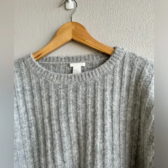 H&M | Grey Ribbed Knit Cropped Sweater - Picture 2 of 16